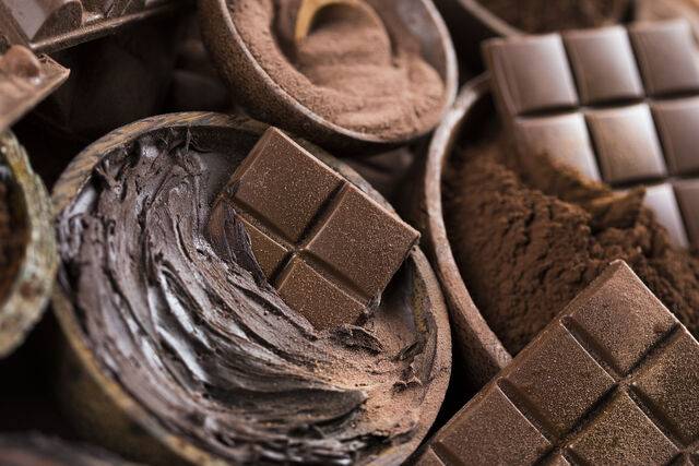 숙면을 위해 카카오 함량 70% 이상 제품은 하루 30ｇ 이내로, 식후에 섭취하는 것이 적절하다. 클립아트코리아