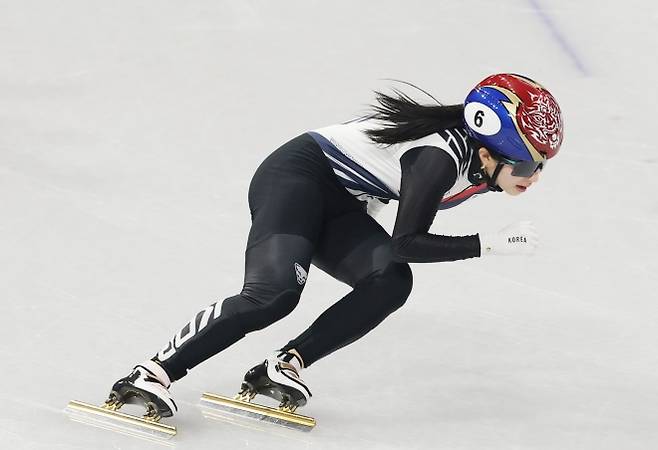한국 쇼트트랙 국가대표 김길리가 10일(한국시간) 이탈리아 밀라노 아이스스케이팅 아레나에서 열린 2026 밀라노·코르티나담페초 동계올림픽 여자 500m 예선에서 질주하고 있다. 밀라노 연합뉴스