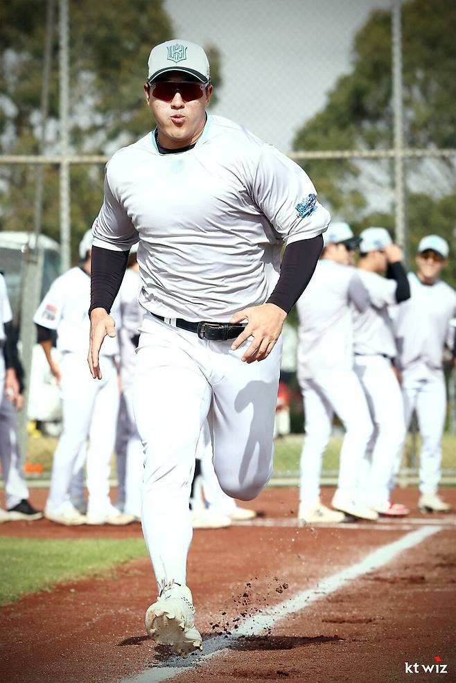 ▲ WBC 대표팀에서도 핵심 타자로 기대를 모으는 안현민은 상대 선수들의 이름값에 주눅들지 않고 부딪혀 보겠다는 의지를 드러냈다 ⓒKT위즈