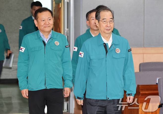한덕수 전 국무총리(오른쪽)와 이상민 전 행정안전부 장관. 2024.9.6 ⓒ 뉴스1 허경 기자