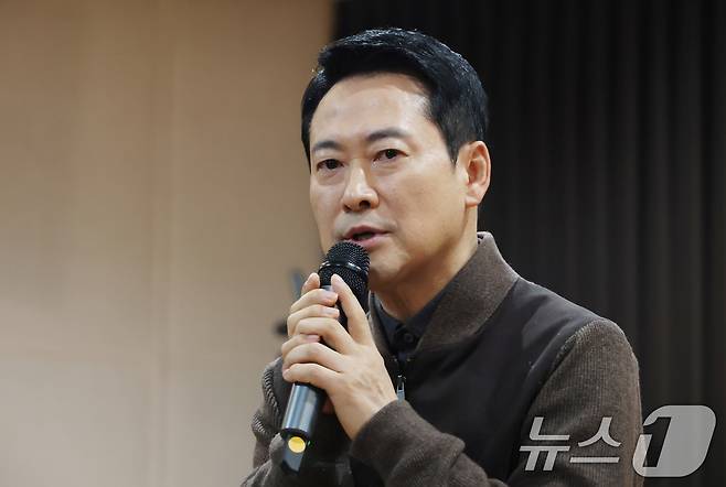 장동혁 국민의힘 대표가 지난 13일 오전 서울 중구 중림종합사회복지관에서 열린 약자와의동행위원회 설맞이 봉사활동에서 인사말을 하고 있다. (공동취재) 2026.2.13 ⓒ 뉴스1 김명섭 기자