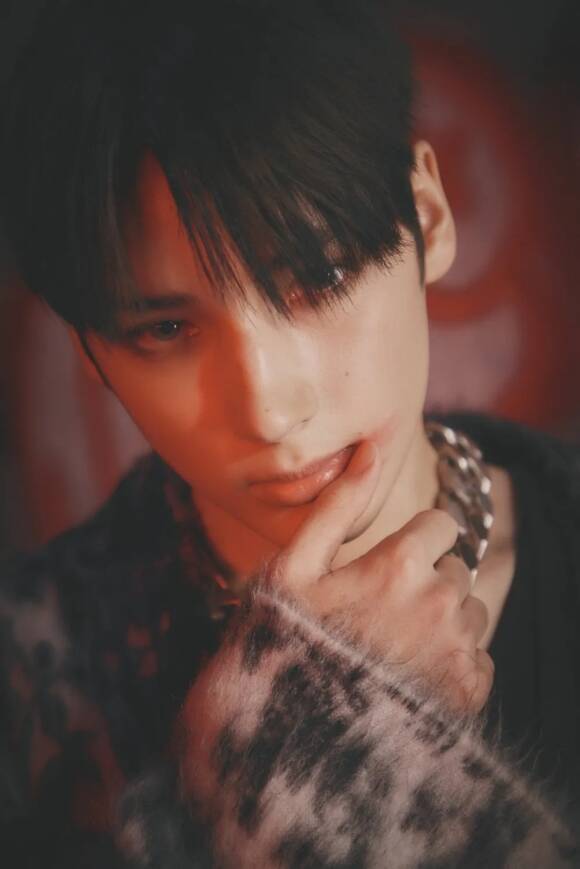 투모로우바이투게더 휴닝카이는 도서·출판 쪽의 기운이 강하게 느껴진다./빅히트 뮤직