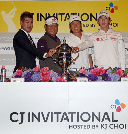 20대 초반 전성기에 한국 대회를 찾은 앤서니 김. 최경주 모습도 보인다.&nbsp;