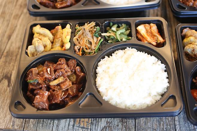 동계올림픽에 출전한 한국 선수단에 제공된 한식 특식 도시락. 대한체육회