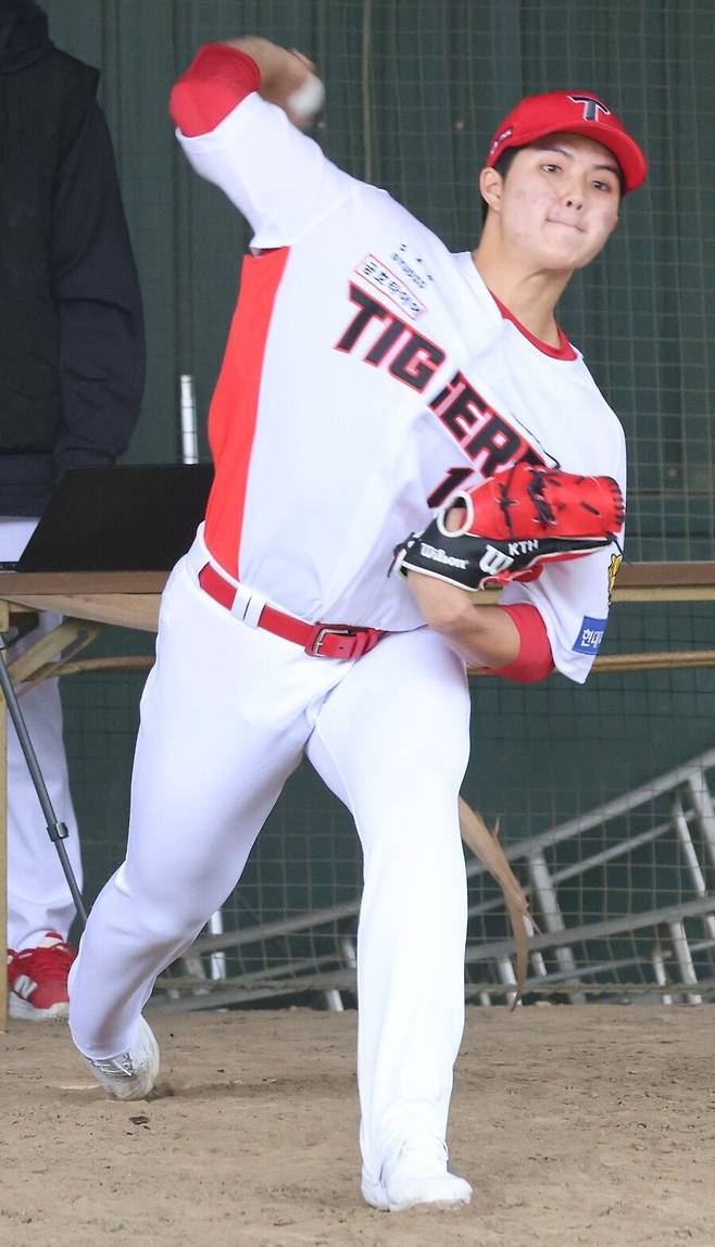 ▲ 김도현의 개막 대기가 어려워진 상황에서 김태형에게도 5선발을 향한 큰 기회가 열렸다는 평가다 ⓒKIA타이거즈