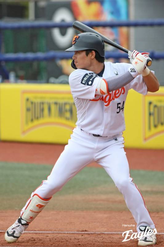 ▲ 연습경기에서 당찬 모습을 보이며 구단과 팬들의 기대를 모으고 있는 2026년 1라운더 신인 외야수 오재원 ⓒ한화이글스