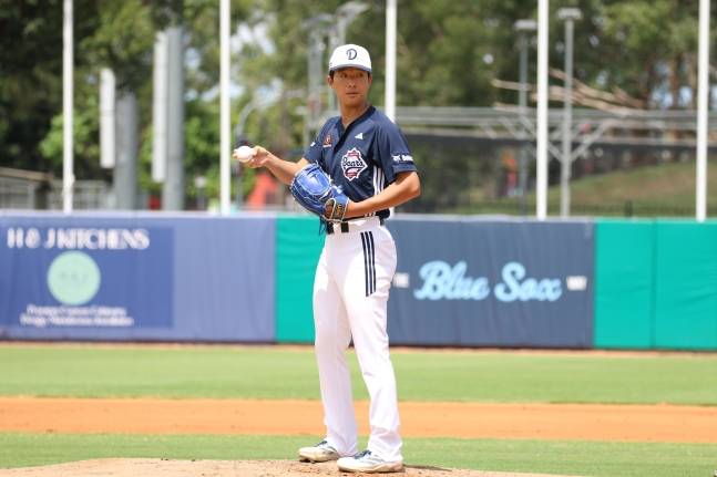 청팀의 선발 투수로 나서 투구를 준비하고 있는 최민석. /사진=두산 베어스 제공