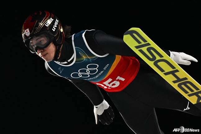 일본 국가대표 니카이도 렌이 비행하고 있다. /AFPBBNews=뉴스1