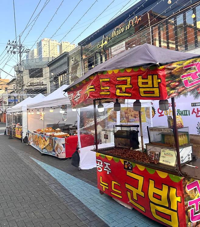 ▲ 지역 상권 활성화를 위한 푸드 마켓을 적극 활용하는 모습. /사진제공=오산시