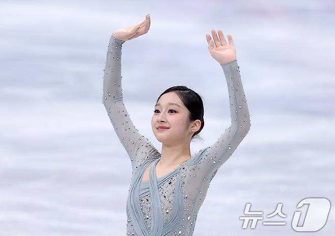 피겨 신지아가 17일(현지시간) 이탈리아 밀라노 아이스스케이팅 아레나에서 열린 2026 밀라노·코르티나담페초 동계올림픽 피겨 스케이팅 여자 싱글 쇼트 프로그램에서 연기를 펼친 후 인사하고 있다. 2026.2.18 ⓒ 뉴스1 김성진 기자
