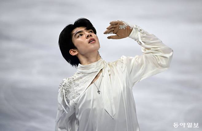 2026 밀라노·코르티나담페초 동계올림픽이 진행중인 13일(현지시간) 이탈리아 밀라노 아이스 스케이팅 아레나에서 열린 피겨스케이팅 남자 싱글 프리에서 연기를 펼쳤지만 3위와 0.98점 차이로 아쉽게 4위에 그쳤다. 전영한 기자 scoopjyh@donga.com