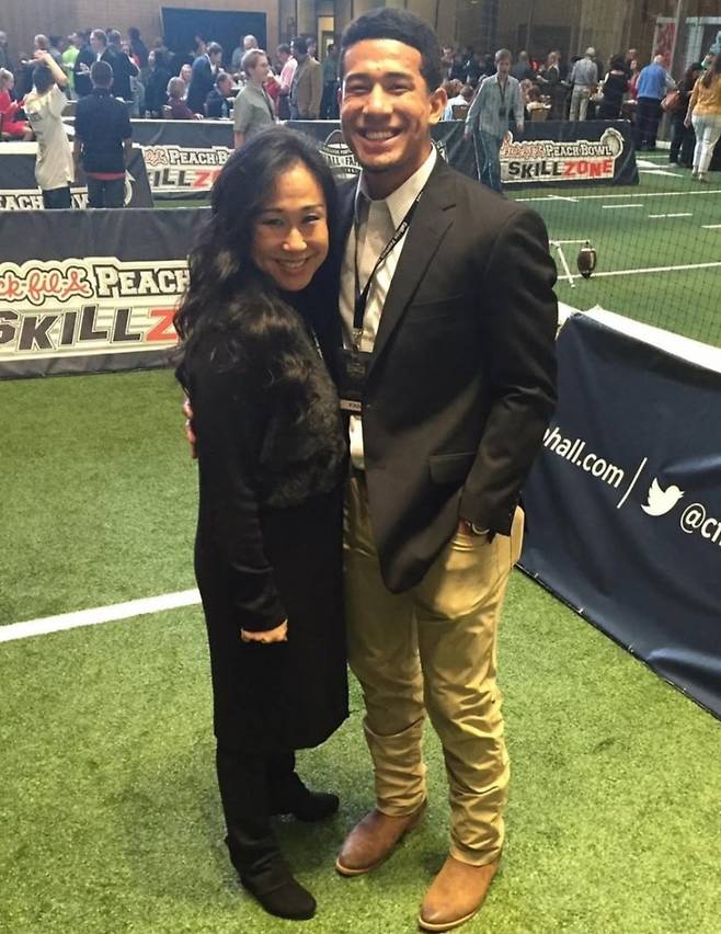 2026 WBC 한국 야구대표팀에서 뛰게 될 저마이 존스(오른쪽)와 그의 어머니. [사진 저마이 존스 SNS 갈무리]