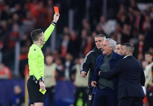 TOPSHOT-FBL-EUR-C1-BENFICA-REAL MADRID