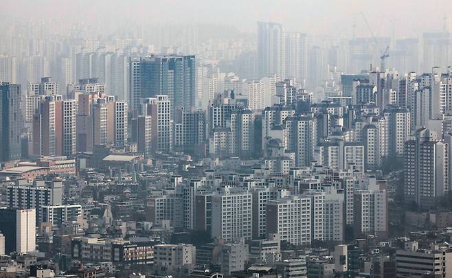 지난 5일 서울 남산에서 바라본 서울 시내 아파트 단지의 모습. [사진=뉴스1]