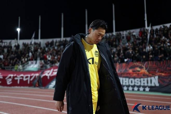 좋은 활약을 펼쳤지만, 고개를 숙여야만 했던 구성윤. 사진=한국프로축구연맹