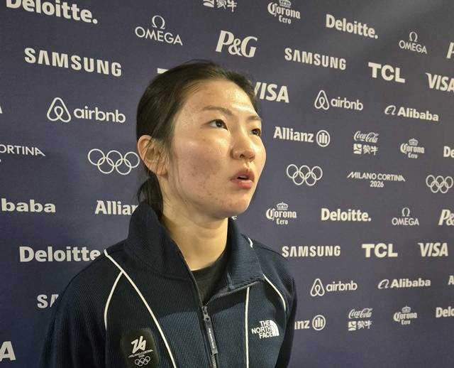 쇼트트랙 국가대표 심석희가 17일(한국시간) 이탈리아 밀라노 아이스 스케이팅 아레나에서 열린 2026 밀라노·코르티나담페초 동계 올림픽 공식 훈련을 마친 뒤 인터뷰하고 있다. 사진=연합뉴스