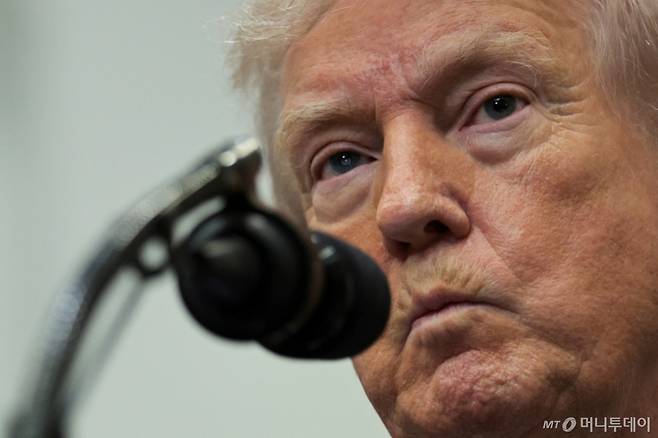 (워싱턴 로이터=뉴스1) 김경민 기자 = 도널드 트럼프 미국 대통령이 12일(현지시간) 워싱턴DC 백악관에서 발표를 하고 있다. 2026.2.12  ⓒ 로이터=뉴스1  Copyright (C) 뉴스1. All rights reserved. 무단 전재 및 재배포,  AI학습 이용 금지. /사진=(워싱턴 로이터=뉴스1) 김경민 기자