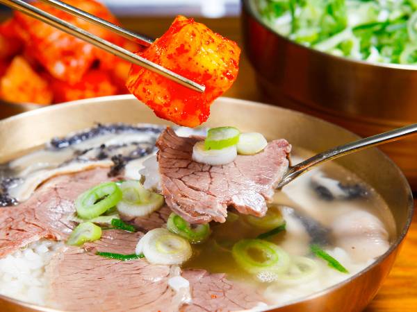 하동관 명동본점 곰탕. /사진=다이어리알