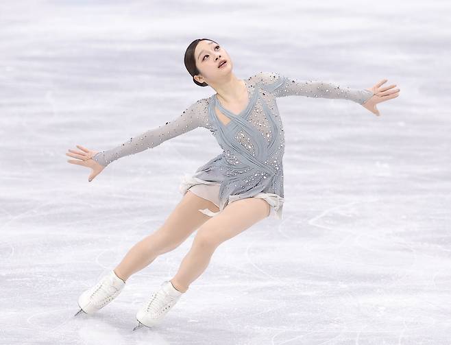 17일(현지시간) 이탈리아 밀라노 아이스스케이팅 아레나에서 열린 2026 밀라노ㆍ코르티나담페초 동계올림픽 여자 싱글 쇼트 프로그램에 출전한 신지아가 연기를 펼치고 있다. 2026.2.18 ondol@yna.co.kr 연합뉴스