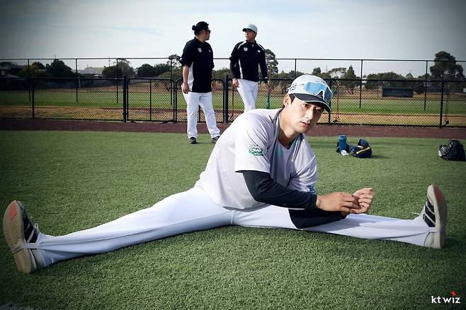 ▲ 일본에서 이루지 못한 프로의 꿈을 한국에서 펼쳐 나가기 위해 준비에 매진하고 있는 스기모토 코우키 ⓒKT위즈