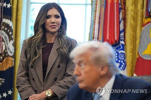 작년 11월 트럼프 대통령 주재 백악관 행사에 자리한 놈 장관 [AP 연합뉴스 자료사진 재판매 및 DB금지]