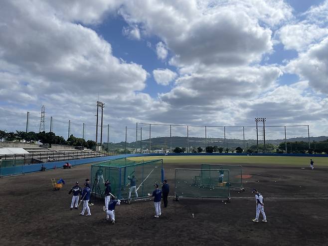 야구대표팀 타격 훈련이 한창인 오키나와 고친다 구장 [촬영 이대호]