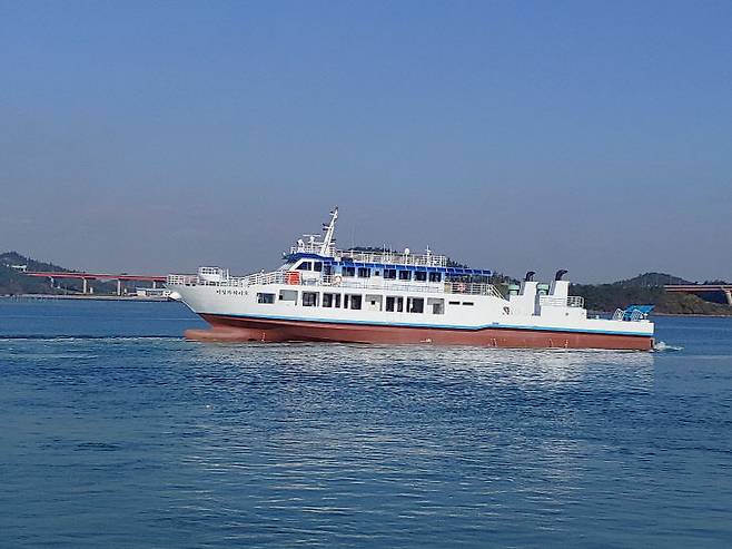 바다 위 어청카훼리호 모습.