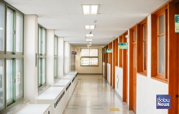 학령인구 감소의 영향으로 4년 뒤인 2030년에는 졸업생 수가 10명 이하인 초·중·고교가 2000곳을 넘어설 것으로 전망된다. ⓒ베이비뉴스