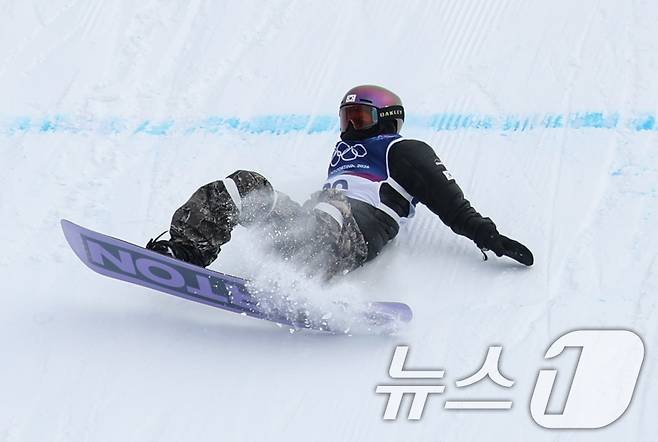 스노보더 유승은이 18일(현지시간) 이탈리아 리비뇨 스노파크에서 열린 2026 밀라노·코르티나담페초 동계올림픽 스노보드 여자 슬로프스타일 결선에 출전해 경기를 펼치고 있다. 2026.2.18 ⓒ 뉴스1 김진환 기자