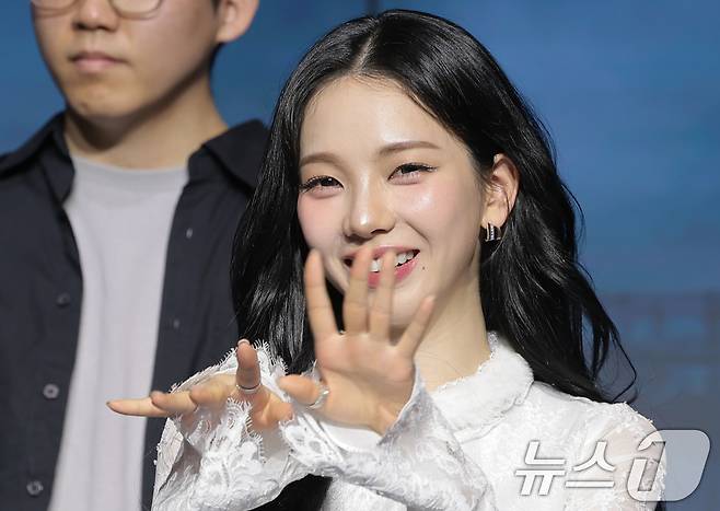 에스파 카리나가 팔색조 매력을 뽐냈다. ⓒ 뉴스1 권현진 기자