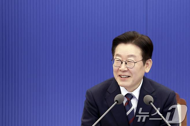 이재명 대통령이 19일 청와대에서 열린 수석보좌관회의에서 발언을 하고 있다. (청와대통신사진기자단) 2026.2.19 ⓒ 뉴스1 이재명 기자