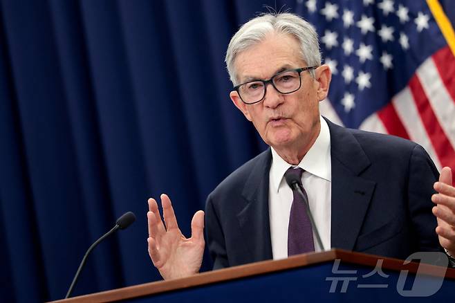 제롬 파월 미 연방준비제도(Fed) 의장이 28일(현지시간) 워싱턴DC에서 이틀간의 연방공개시장위원회(FOMC) 금리 정책 회의가 끝난 뒤 열린 기자회견에서 발언하고 있다. 2026.01.28. ⓒ 로이터=뉴스1