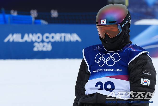 18일 이탈리아 리비뇨 스노보드 여자 슬로프스타일 경기. 한국 유승은이 슬로프스타일 2차 연기를 마쳤다. 아쉬운 표정의 유승은. 리비뇨(이탈리아)=송정헌 기자songs@sportschosun.com/2026.02.18/