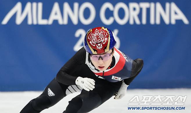 19일(한국시간) 이탈리아 밀라노 스피드스케이팅 아레나에서 열린 밀라노동계올림픽 쇼트트랙 여자 3000m 계주 결승전. 여자 계주 대표팀이 금메달을 차지했다. 역주하는 최민정. 밀라노(이탈리아)=송정헌 기자songs@sportschosun.com/2026.02.19/