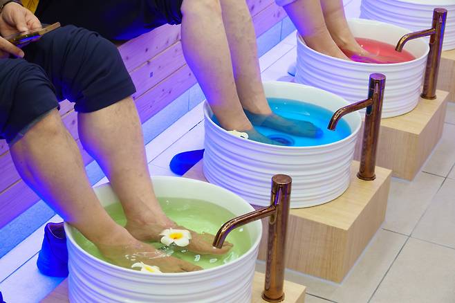 ◇장흥힐링테라피센터 3층의 이로우미 생약초 뷰티테라피센터에서는 마사지를 비롯해 족욕 등 다양한 뷰티 콘텐츠를 즐길 수 있다. 사진=지엔씨21