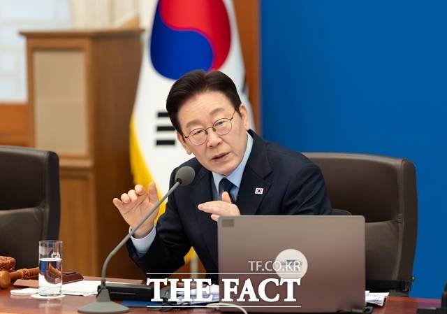 이재명 대통령은 19일 국민들이 노벨평화상 후보로 추천됐다는 소식에 "대한민국은 합니다"라고 응원했다. 이 대통령이 10일 청와대에서 주재한 제5회 국무회의에서 발언하고 있다. /청와대