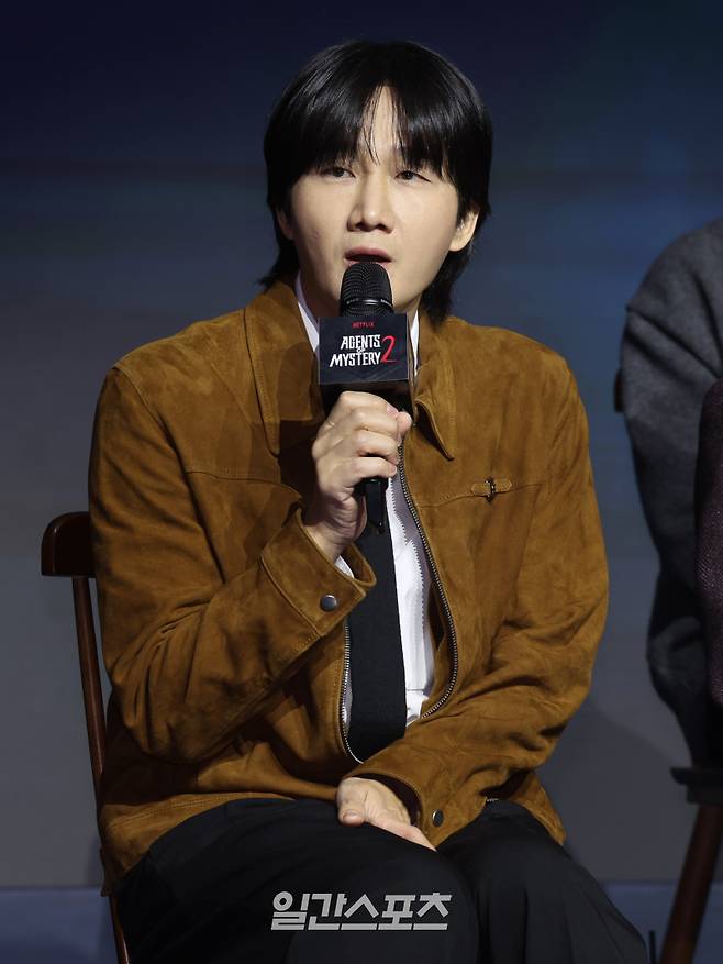 코미디언 이용진이 19일 오전 서울 마포구 호텔 나루 서울 엠갤러리에서 열린 넷플릭스 예능 '미스터리 수사단' 시즌2 제작발표회에 참석해 인사말을 하고 있다. '미스터리 수사단' 시즌2는 과학적으로 설명할 수 없는 기묘한 사건들을 추적하고 해결하는 어드벤처 추리 예능. 오는 27일 공개. 서병수 기자 qudtn@edaily.co.kr /2026.02.19/