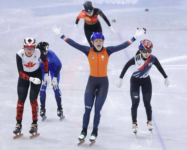 김길리가  지난16일(현지시간) 이탈리아 밀라노 아이스스케이팅 아레나에서 열린 쇼트트랙 여자 1000m 결승에서 3등으로 결승선을 지나고 있다. 연합뉴스