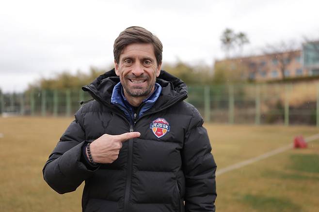코스타 제주 감독은 선수들에게 세계축구의 트렌드인 빌드업을 강조하나 상황에 따라선 리스크를 관리하고자 트렌드를 거스르기도 한다. 사진제공│한국프로축구연맹
