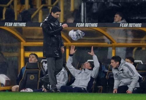 아스널 미켈 아르테타 감독이 19일 울버햄튼전에서 후반 추가시간 동점골을 내주자 낙담한 표정을 짓고 있다. 로이터연합뉴스