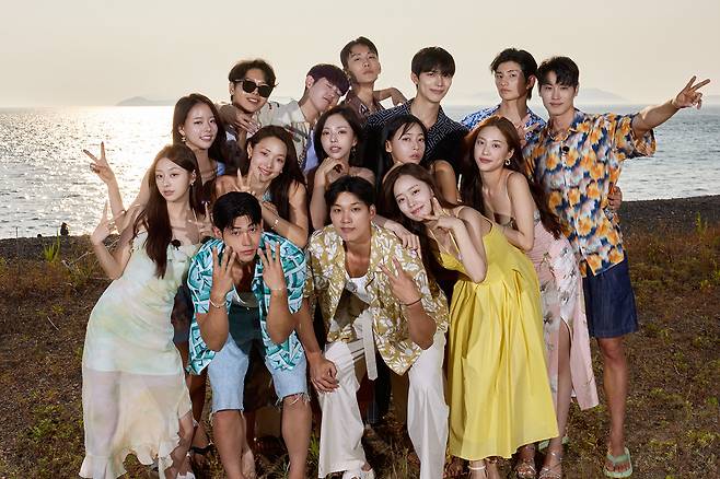 사진 = 넷플릭스 '솔로지옥5' 출연자 단체 사진