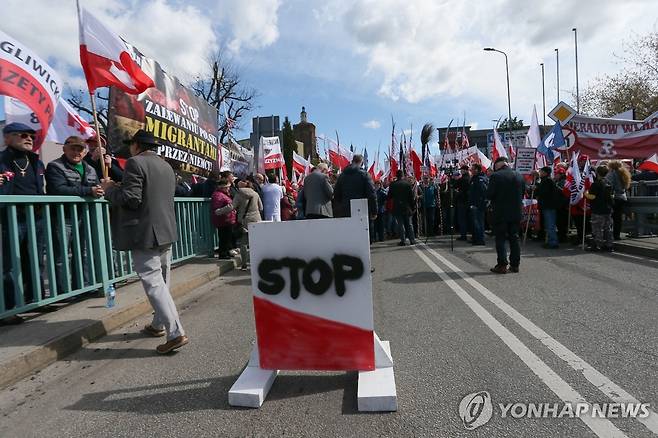 유럽연합(EU)의 이민정책을 반대하는 폴란드인들의 시위 [EPA 연합뉴스 자료사진]