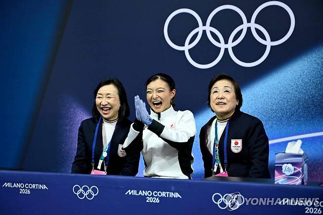피겨스케이팅 키스 앤드 크라이 구역에 놓인 티슈박스(오른쪽) [AFP=연합뉴스]