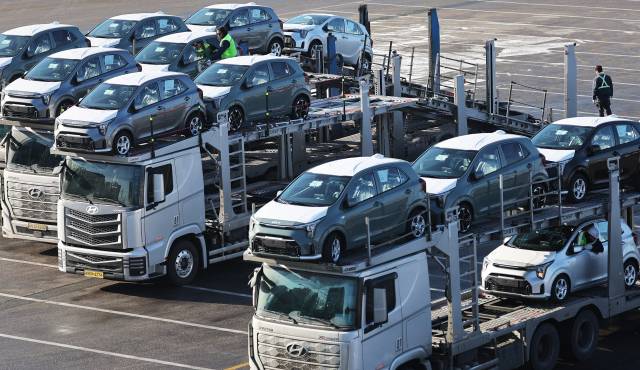 경기도 평택항에 수출용 차량이 세워져 있는 모습. 연합뉴스