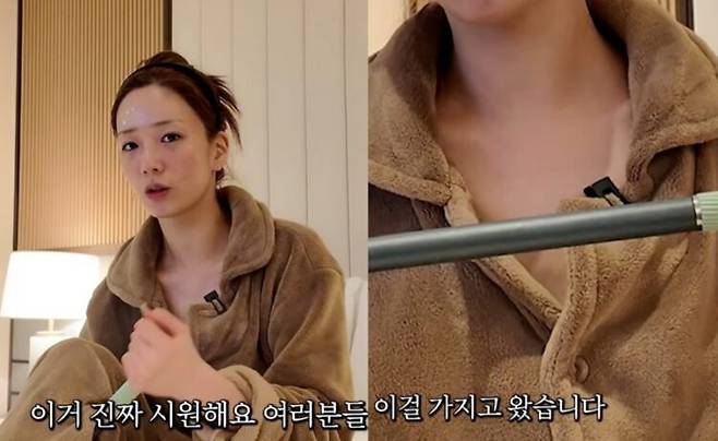 에이핑크 윤보미가 호캉스 가서도 잊지 않고 막대로 종아리 풀어주는 모습을 보여줬다. 사진=윤보미 유튜브