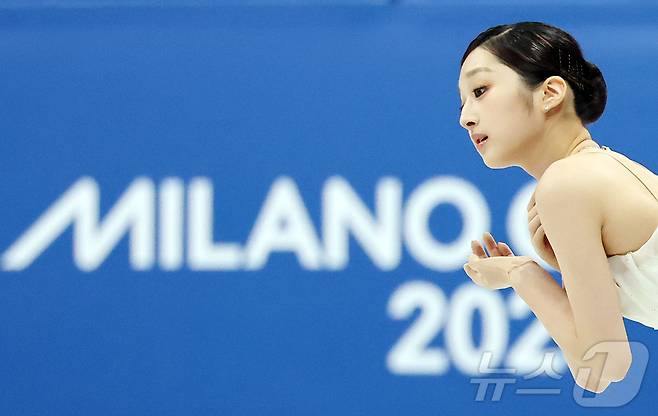 피겨 신지아가 19일(현지시간) 이탈리아 밀라노 아이스스케이팅 아레나에서 열린 2026 밀라노·코르티나담페초 동계올림픽 피겨 스케이팅 여자 싱글 프리 스케이팅에서 연기를 펼치고 있다. 2026.2.20 ⓒ 뉴스1 김진환 기자