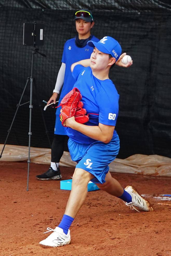 삼성 장찬희가 2일 2026 괌 스프링캠프에서 불펜피칭을 하고 있다. 사진 | 삼성 라이온즈
