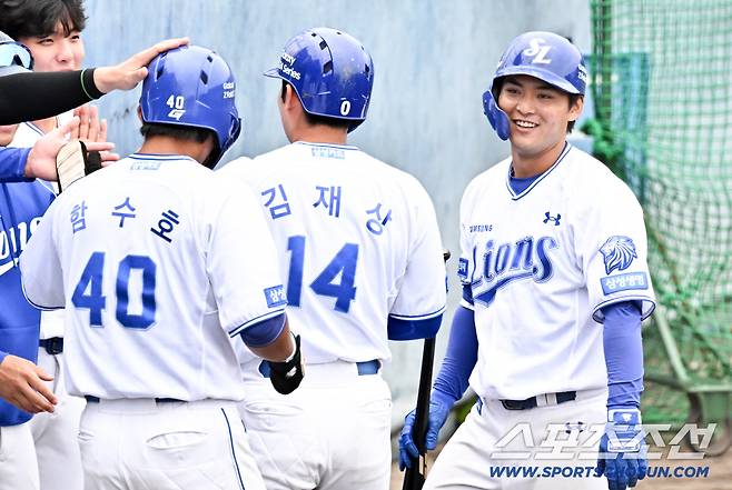 20일 일본 오키나와 온나손 아카마 구장에서 열린 대한민국 야구 대표팀과 삼성 라이온즈의 평가전, 양우현이 스리런포를 날린 뒤 환호하고 있다. 오키나와(일본)=박재만 기자 pjm@sportschosun.com./2026.02.20/