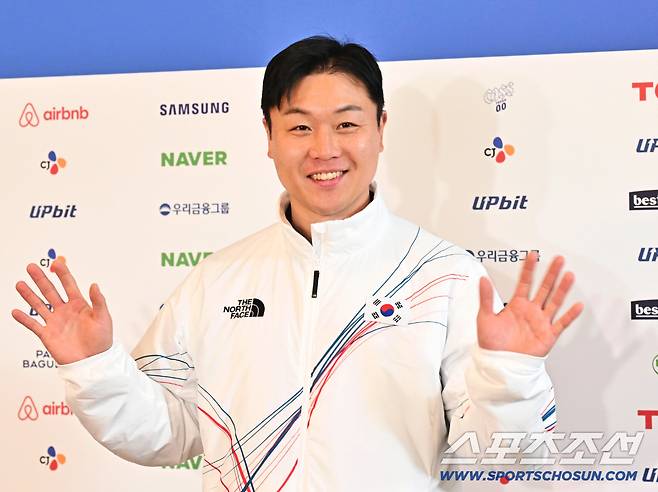 20일 이탈리아 밀라노 코리아하우스에서 IOC 선수위원으로 당선된 원윤종 기자회견이 열렸다. 포즈를 취하고 있는 원윤종 위원. 밀라노(이탈리아)=송정헌 기자songs@sportschosun.com/2026.02.20/