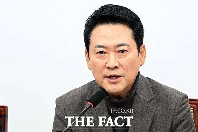 장동혁 국민의힘 대표가 20일 윤석열 전 대통령의 1심 선고와 관련해 "충분한 근거와 설명을 내놓지 못했다"며 사실상 판결에 불복하는 취지의 입장을 밝혔다. /남용희 기자